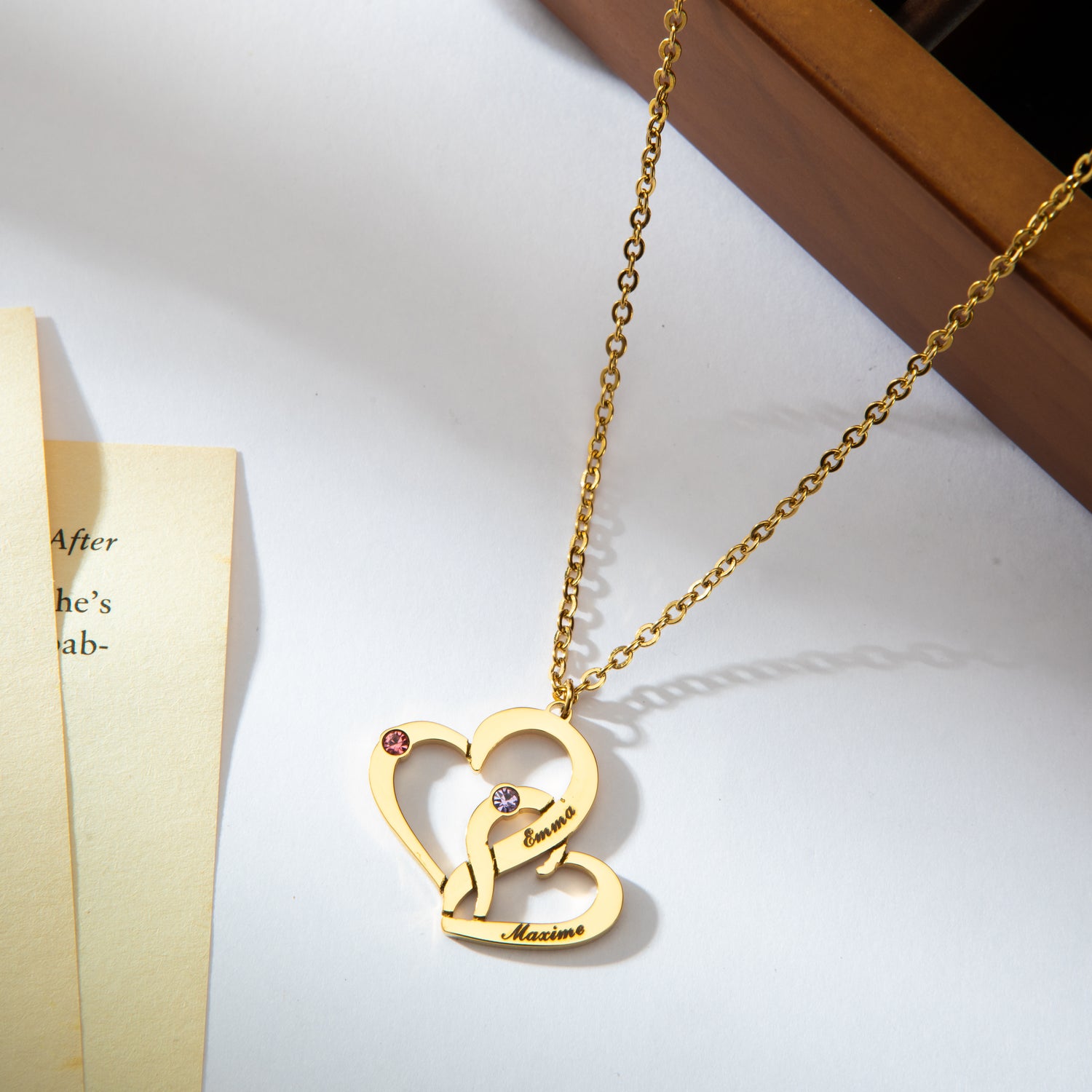 Collier Cœurs Entrelacés avec Prénoms et Pierres