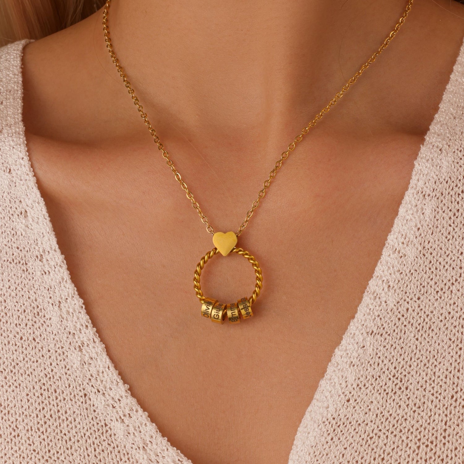 Collier Cercle du Cœur Personnalisé – Jusqu’à 4 Prénoms Gravés