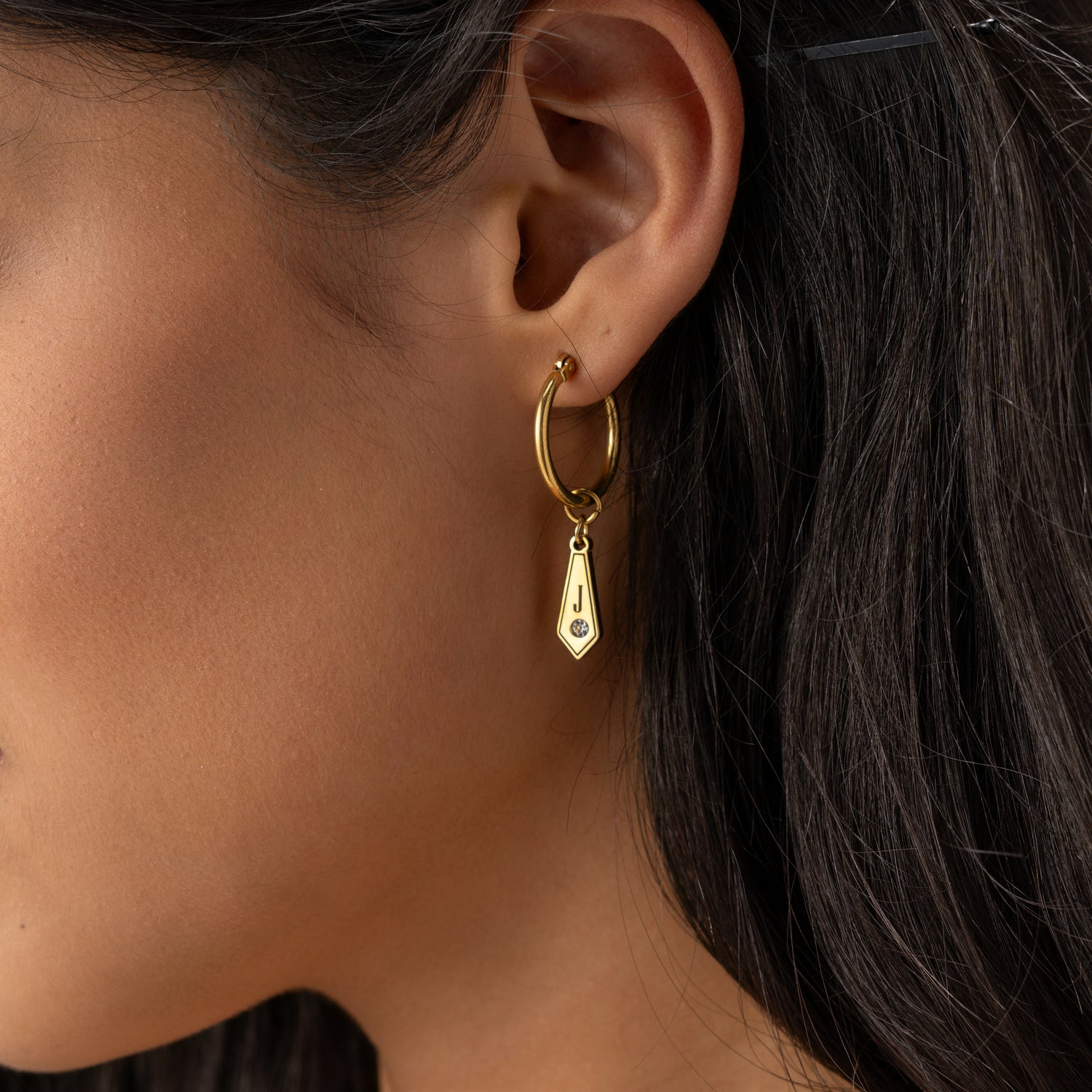 Boucles d’Oreilles Créoles Losange avec Initiale & Cristal
