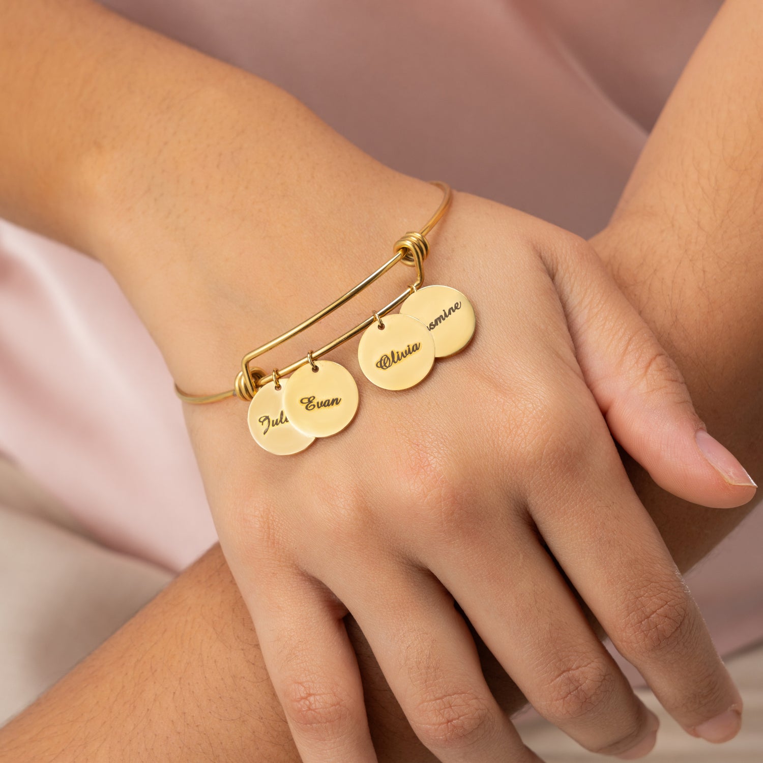 Bracelet Jonc Personnalisé avec 2 à 4 Pendentifs Gravés