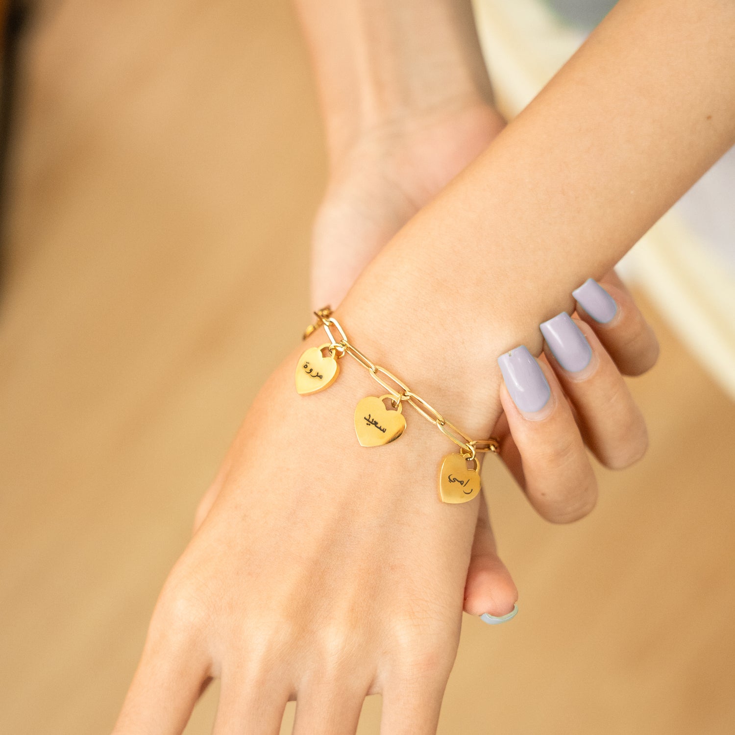 Bracelet Personnalisé à Cœurs Multiples En Arabe