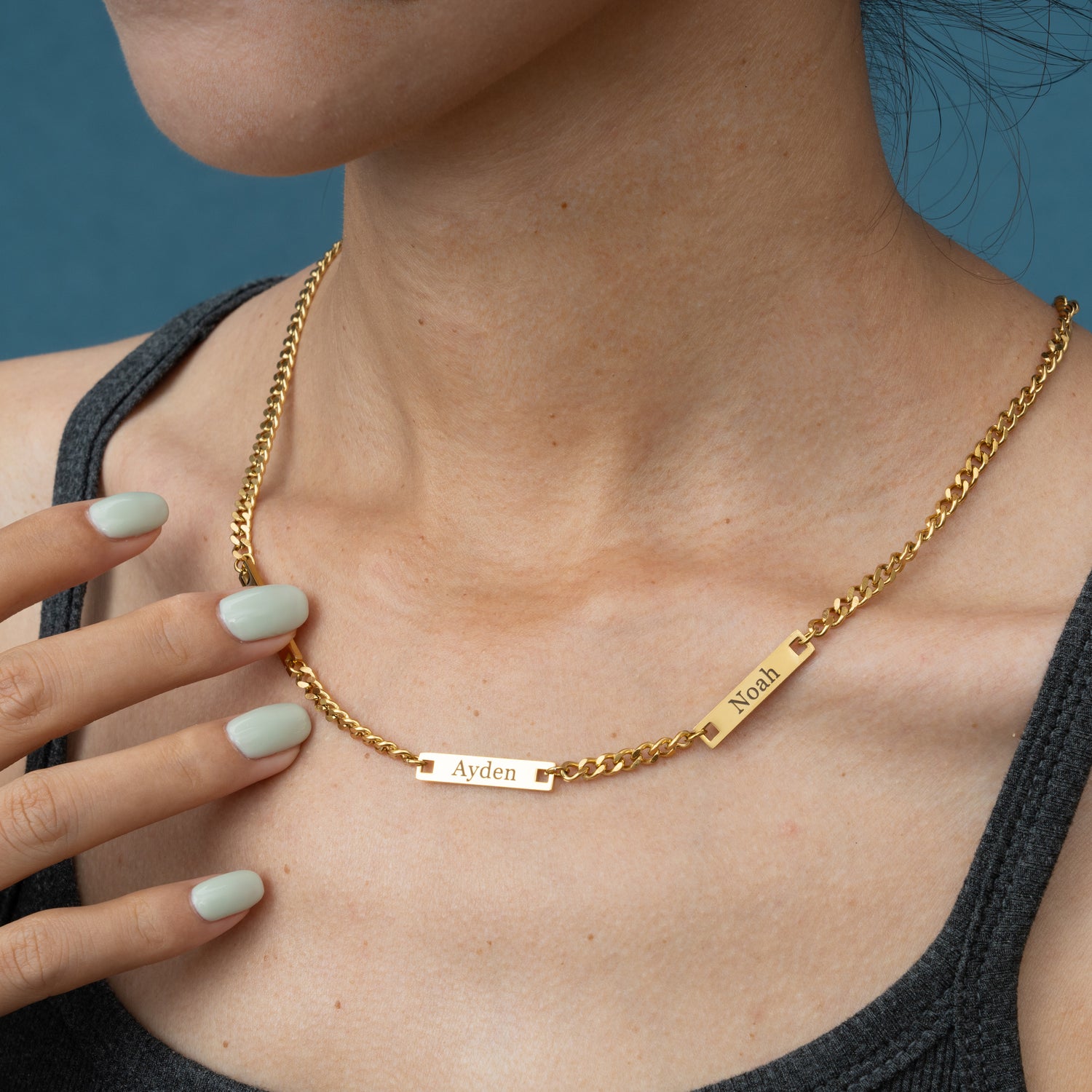 Collier Personnalisé Plusieurs Prénoms sur Plaque